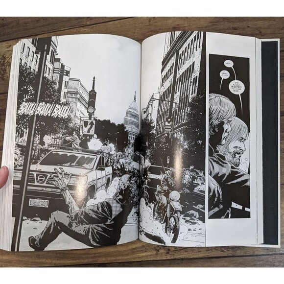 The Walking Dead by Robert Kirkman (2010, Hardcover) Book 6 - Picture 6 of 7
